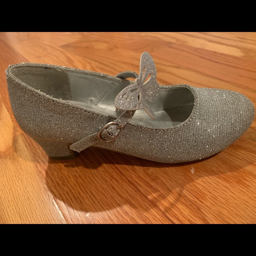 Heel shoes
